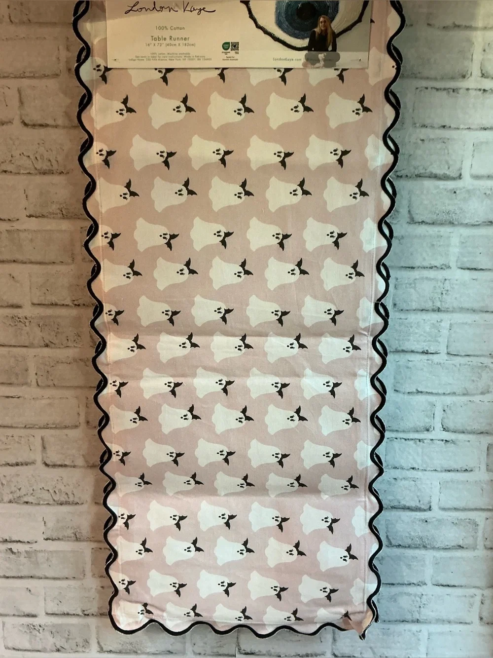 London Kaye Pretty Ghost Table Runner-16” x 7@“